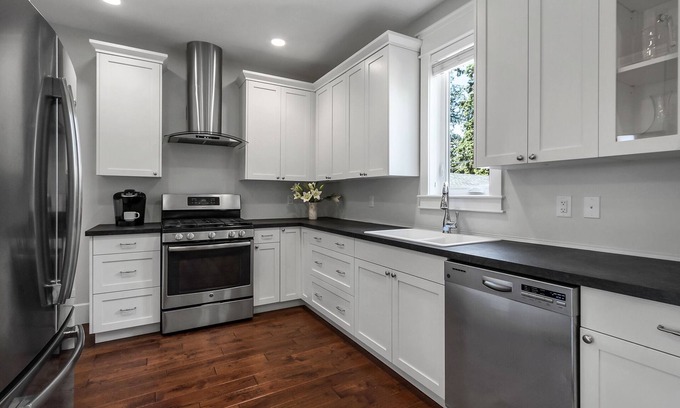 Prince George House | Elegant Retreat with Private Suite & High-End Massage Chair