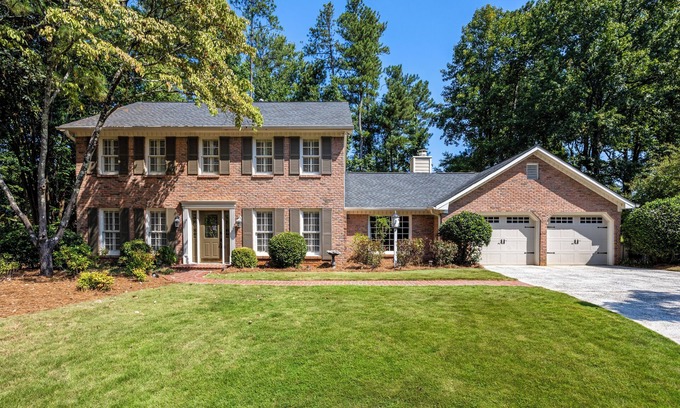Marietta House | Spacious Rooms with Big Beds Near Braves Stadium!