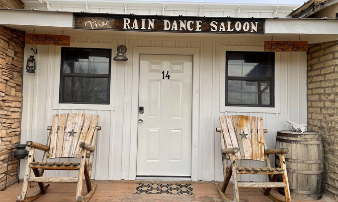 Study Butte-Terlingua Hotel | Guest Rated: 10/10 at Ten Bits Ranch - Room #14, The Saloon