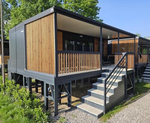 Metlika House | Experience BIG BERRY Kolpa - MerryBerry Mobile House Retreat