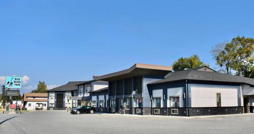 Algoma District Hotel | Comfortable Stay at Big Bird Inn - Family & Pet Friendly