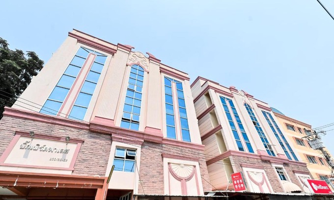 Ladprao Apartment | Budget-Friendly Big Bird Palace with Child-Friendly Amenities