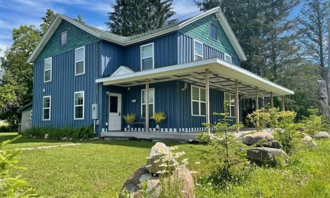 Hartwick House | Big Blue: 8 Bedrooms, Pool & Spa Near Dreams Park