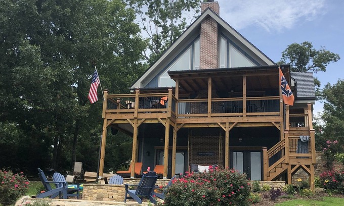 Jacksons' Gap House | Idyllic Family Retreat at Lake Martin with Scenic Views
