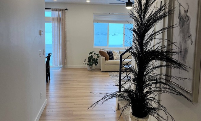 Eagle Mountain House | Big, Bright, New - 4 bedroom house with Mountain View in Eagle Mountain