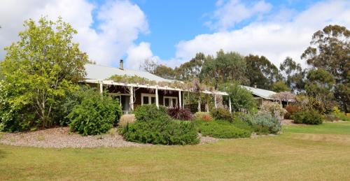 Channybearup House | Relax at Big Brook Retreat - 4-Star with Accessible Kitchen