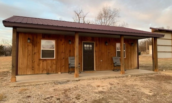 Sedan House | Inviting Big Buck Cabin: Family-Friendly Getaway Awaits