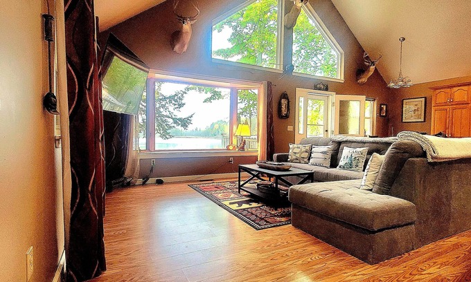 Millersburg Cabin | Big Buck Lodge: Family-Friendly Stay with Pool & Breakfast