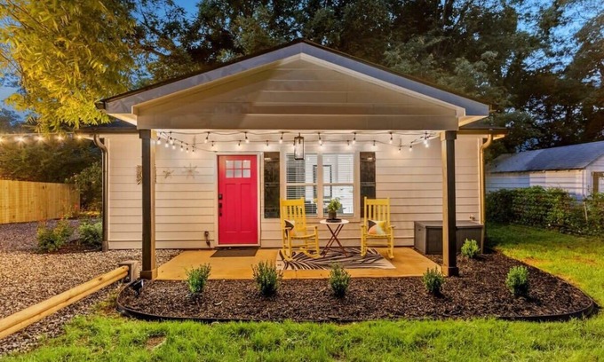 East Side House | Bright & Airy Big City Casita in Trendy Atlanta Area