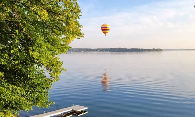Richwood House | Experience Big Cormorant with Lake Views & Family Comfort