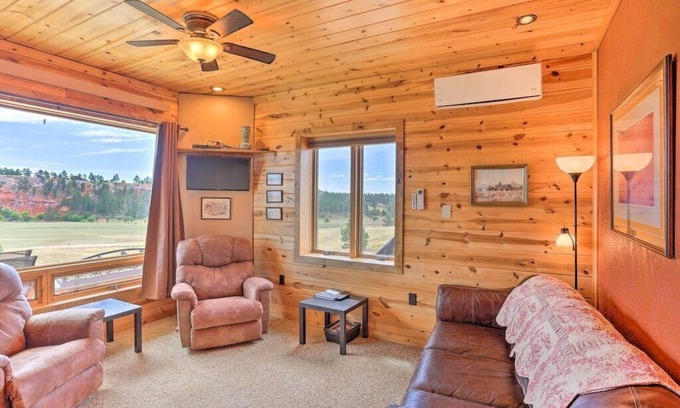 Hot Springs Cabin | Peaceful Big Country Cabin with Spa, Kitchen & Breakfast