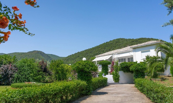 Gomati House | Big Country House | 10' to the Beach | Huge Garden
