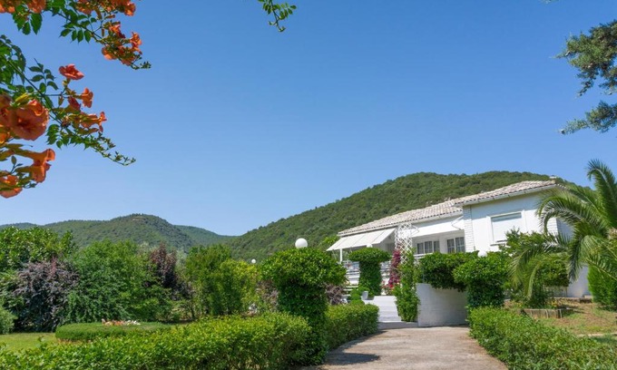 Gomati House | Cozy Country House Just 10 Minutes from the Beach