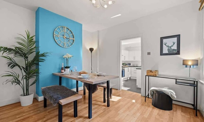 Canbury House | Charming 4 Bedroom Kingston Home with Free Parking & WiFi