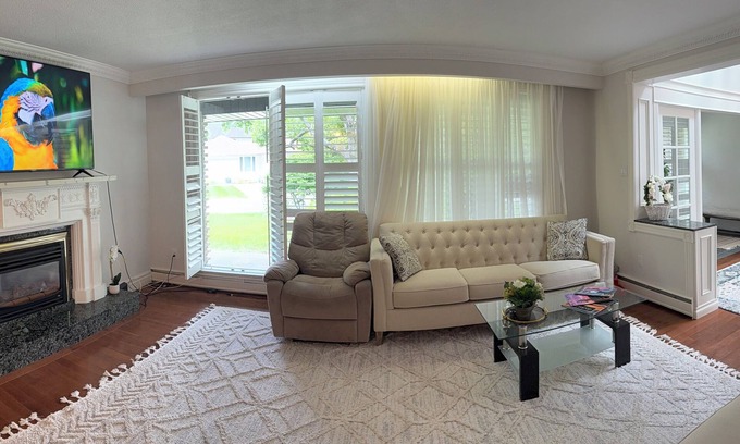 Mineola House | Big family friendly house close to Toronto and YYZ with perfect bbq backyard