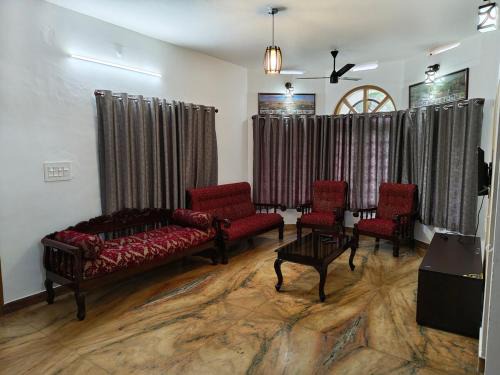 Thodupuzha House | Big Family Getaway 3BHK Extra Beds Private
