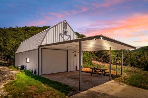 Medina House | Cozy Big Fern Cabin with Fireplace & Hot Tub Amenities