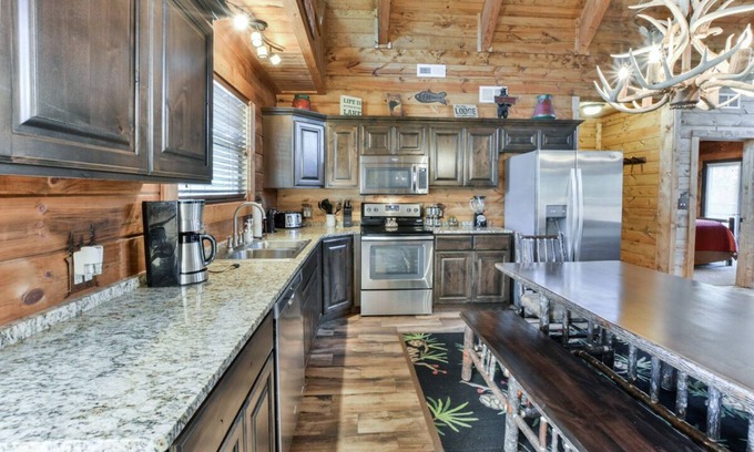 Branson Cedars Cabin | Big Game Lodge: Guest Rated 9.8 with Pool & Spa Amenities