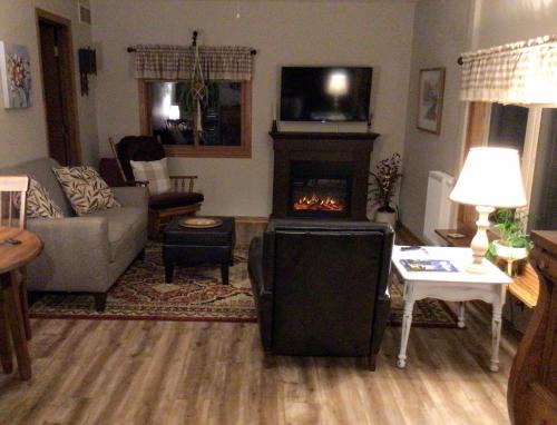 Spring Green House | Family-Friendly Getaway at Big Hollow Guest House
