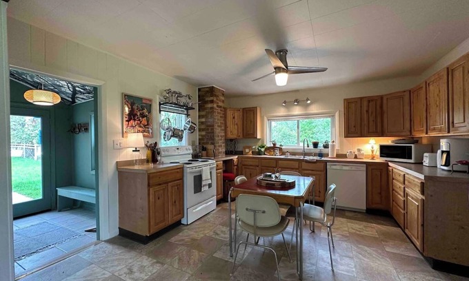 Sheridan House | Relaxing Big Horn Cabins with Ocean Views & Pet-Friendly Stay