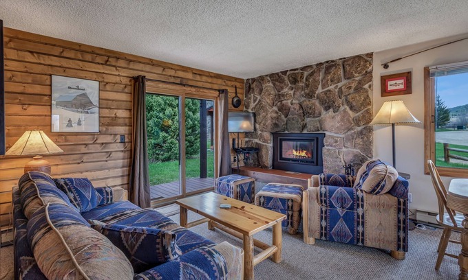 Clark Cabin | Cozy Big Horn Cabin with Kitchen on Elk River