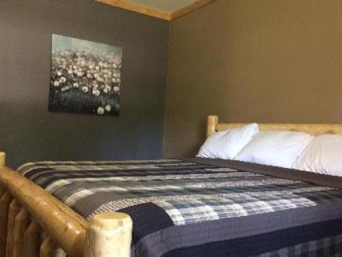 Lewistown Hotel | Exceptional Big Horse Inn and Suites with Breakfast Included