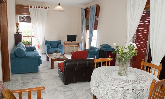 Trikala Apartment | Convenient Home Near Meteora Monasteries with Ocean View