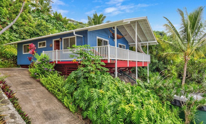 Kona Paradise House | Oceanfront Escape: Guest Rated 9.8 at Big Island Paradise