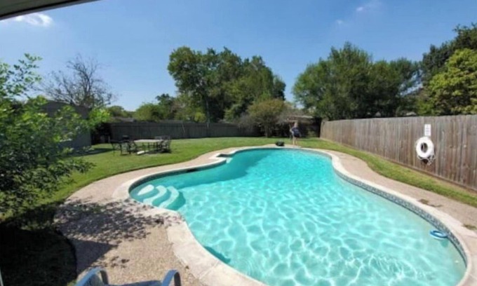 Southbelt/Ellington House | “Big Jer’s” with a Cement Pond