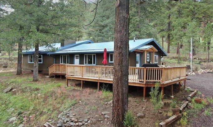 Greer Cabin | Discover Big K Hideaway: Pet-Friendly Retreat in Greer, AZ
