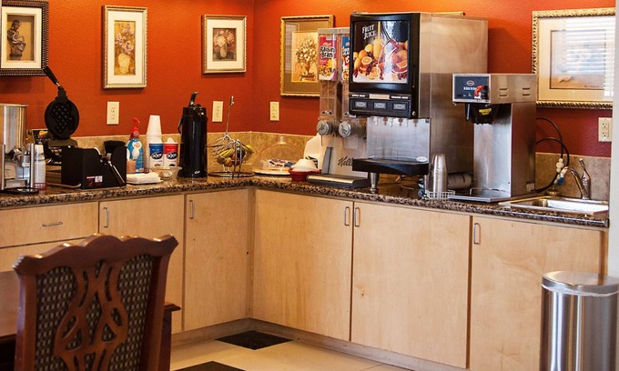 Big Lake Hotel | Relax at Big Lake Inn & Suites with Spa and Breakfast