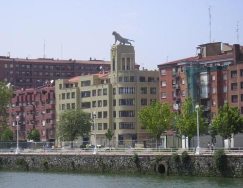 Deustuko San Pedro-Erribera Apartment | Beachcity Retreat: 4-Star Gem with Breakfast Included
