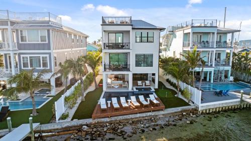 Bradenton Beach House | Discover Big Nauti: Oceanfront Retreat with Pool Access