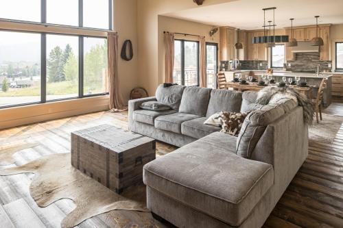 Big Sky House | Family-Friendly Retreat at Big Pine Chalet Awaits You