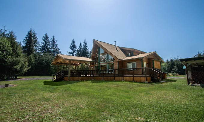 Forks House | Discover Big Pine Retreat by the Calawah River, 10/10 Rated