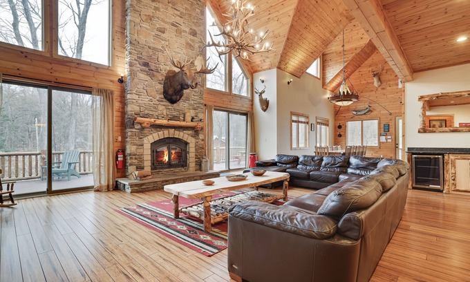 Tannersville House | Discover BIG POCONO LODGE: Largest Home @ Camelback Resort