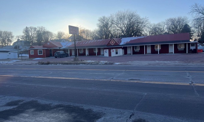 Laurel Hotel | Big Red motel