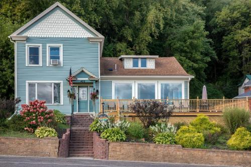 Minneiska Villa | Pet-Friendly Getaway at Big River Escape Grandview Manse