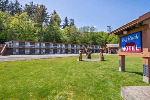 Campbell River Hotel | Family-Friendly Stay at Big Rock Motel - Rated 7.8/10