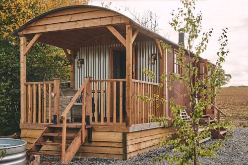 Pembridge House | Discover Big Sky Hideaway: A 4-Star Retreat Awaits