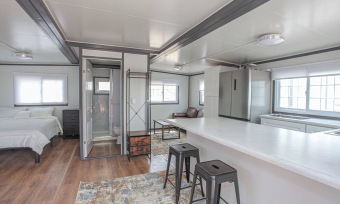 Big Spring Cabin | Charming Tiny Home in Big Spring, TX - Pet Friendly Retreat