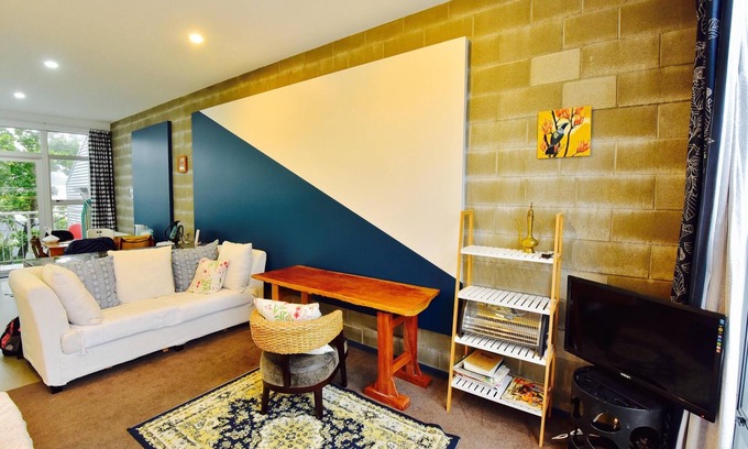 Newtown House | Bright 3-Level House with Free Parking in Central Location