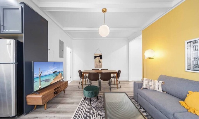 Cote-Des-Neiges—Notre-Dame-De-Grace Apartment | Bright & Spacious 4-Bedroom Apartment with Kitchen Access