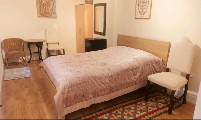 London Borough of Hounslow House | Spacious Room with Private Toilet and Family-Friendly Amenities