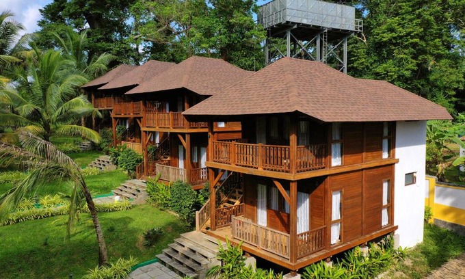Port Blair Resort | Cozy Big Tree Cottages with Oceanfront Views and Spa
