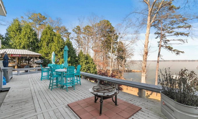 Shorterville House | BIG WATER views in Abbeville: 3BR, Master Ste, Hot Tub, Ice Machine, Beach Area