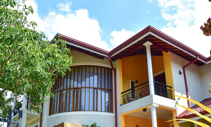 Minuwangoda Villa | Discover BIGCITY VILLA: A 4-Bedroom Family Retreat