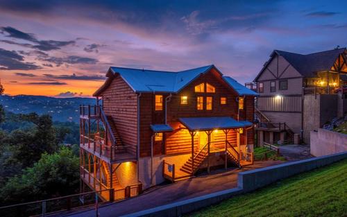 Gatlinburg Villa | Experience Bigger Bear Views Lodge with Family-Friendly Amenities