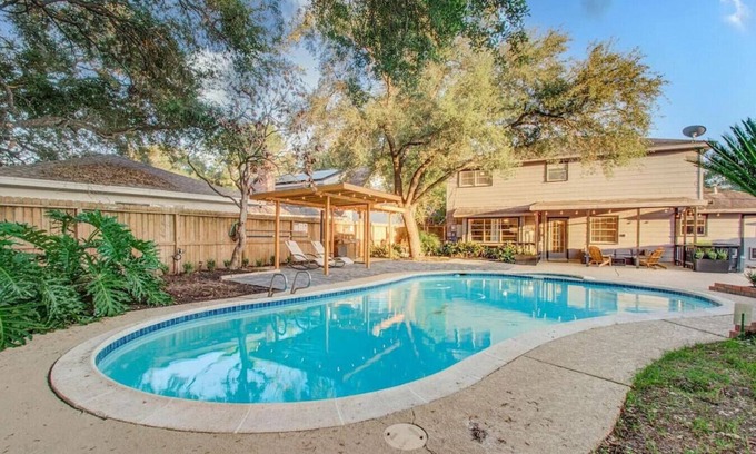 Jersey Village House | Explore the Bigger & Better Tropical Oasis Getaway