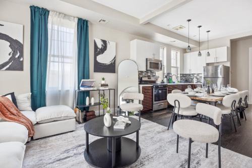 Bushwick Apartment | Biggest Duplex 6BD in Bushwick for 16 Guests